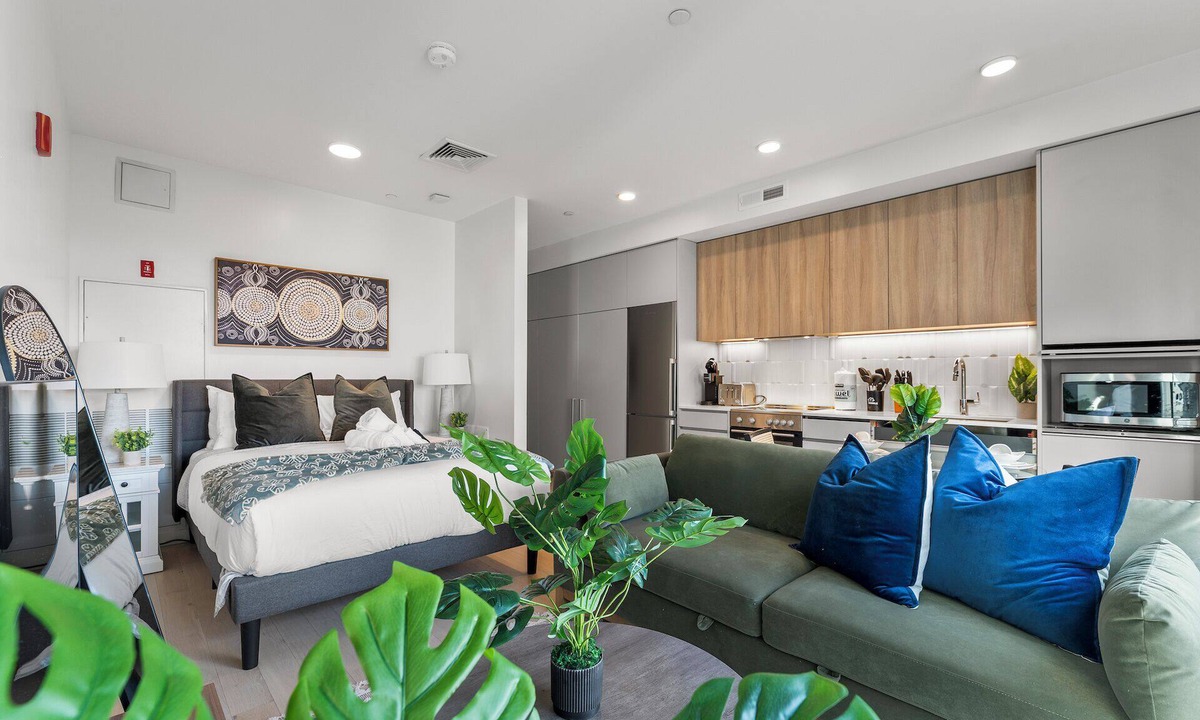 D Street - West Broadway Apartment | Luxury Studio Next to Broadway 7992