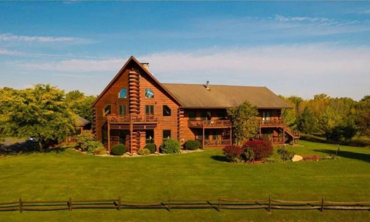 Point Au Roche Cabin | Luxury Suite in Famous Lodge - Jacuzzi + Lake Champlain