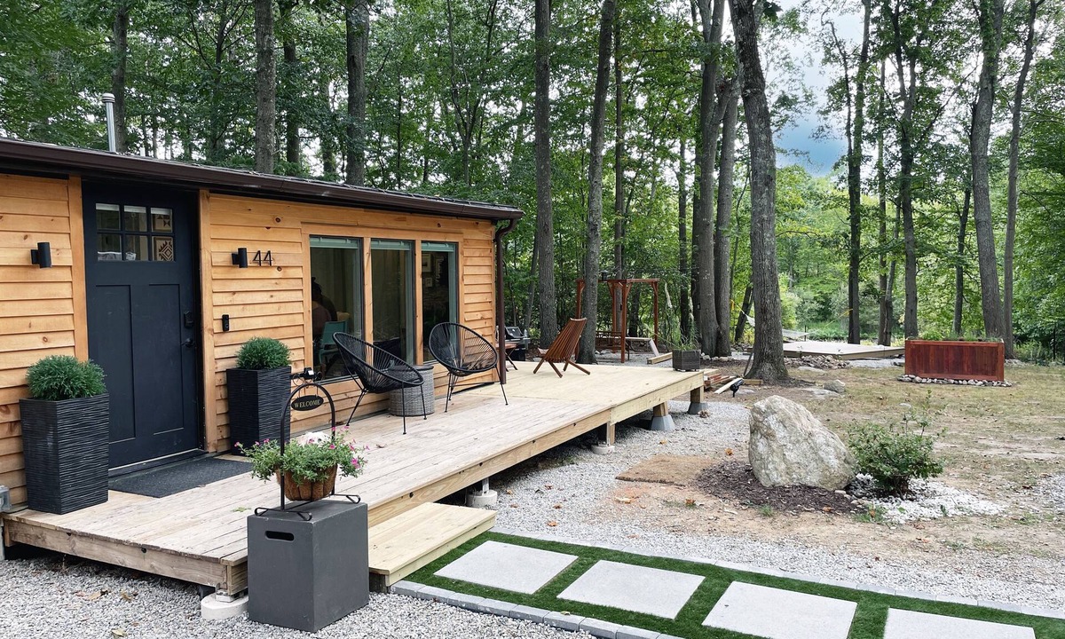 Niantic Cottage | Luxury Tiny Home In Niantic