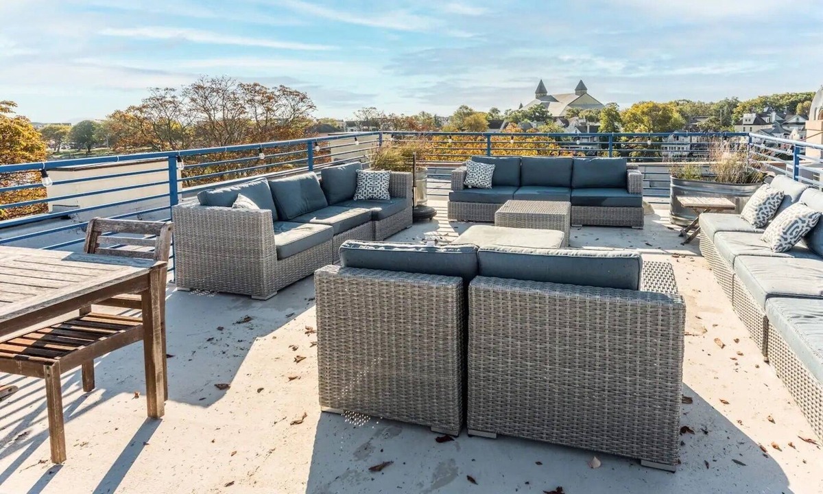 Ocean Grove Apartment | Luxury Waterfront Apartment Available for Immediate Winter Rental