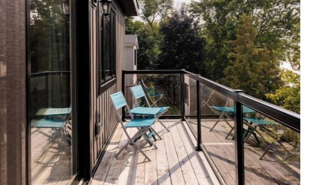 Selwyn Cottage | Luxury Waterfront Cottage (5,000 sqft w/Hot Tub)nn