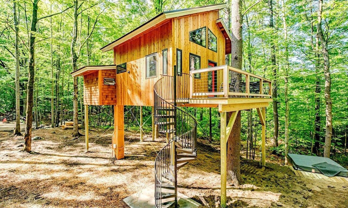 Springvale Cabin | Luxury Year-round Treehouse in Sanford, ME