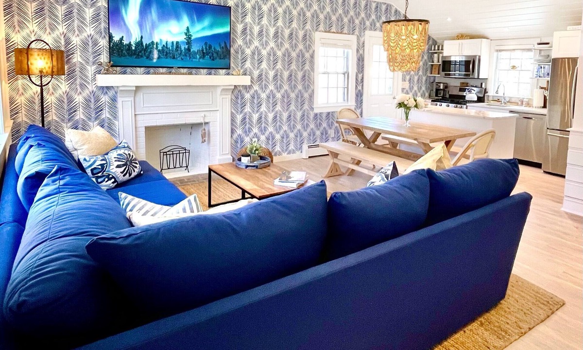 South Yarmouth House | LUXURYBEACHHOUSE*walk2beaches*firepit/bikes/fencedyard/kingbed