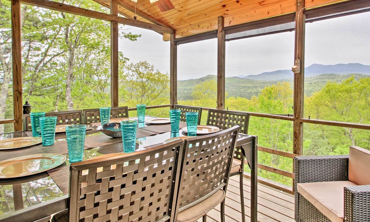 Eidelweiss Village House | Madison Home w/ Sunroom: 10-Mins to Boulder Beach!