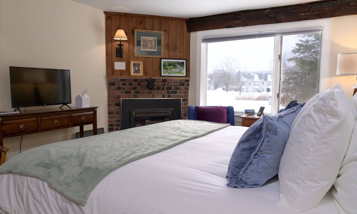 Stowe Bed & Breakfast | Madonna Peak w/Breakfast at the Brass Lantern Inn
