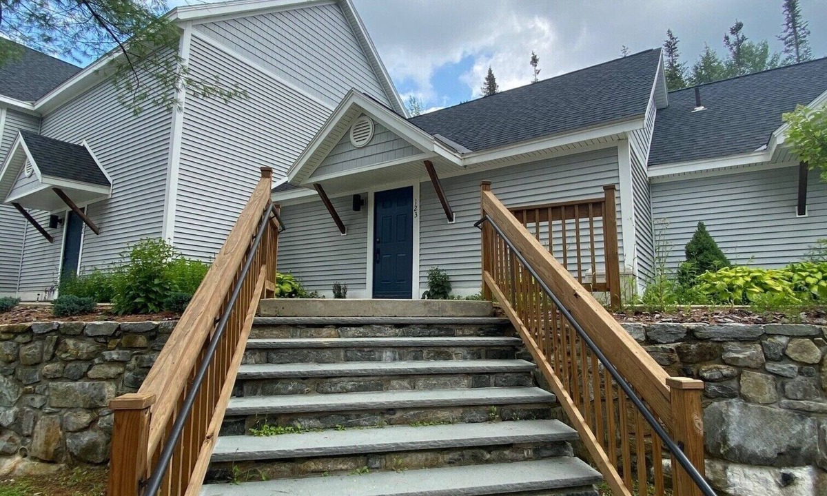 Londonderry Condo | Magic Mountain Trailside Condo - Ski In/Ski Out