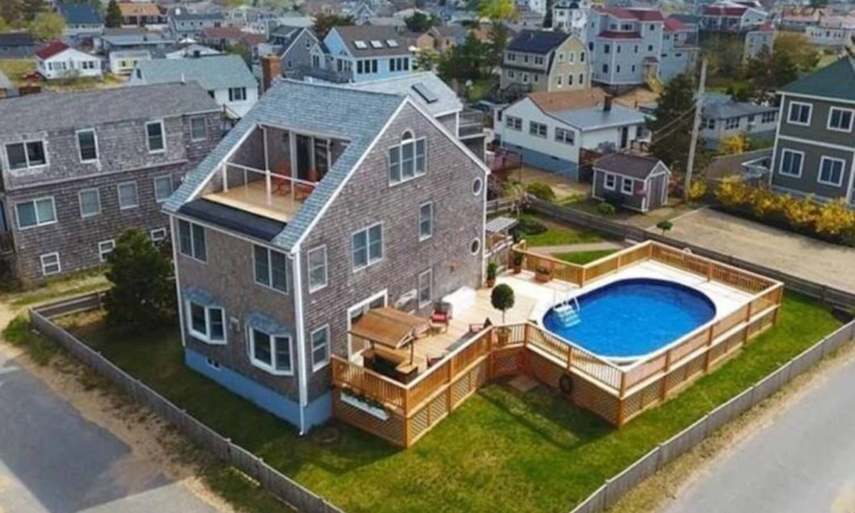 Newbury House | Magnificent Waterfront Home with Pool
