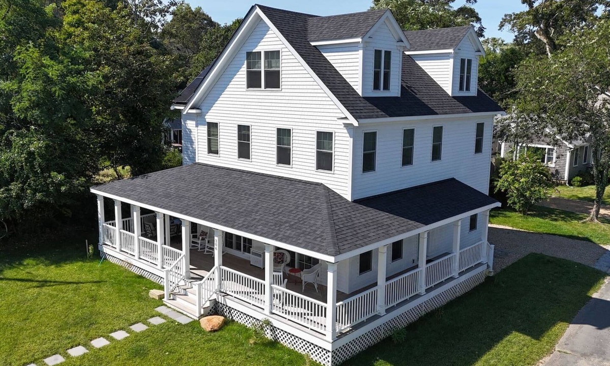 Vineyard Haven House | Main Street - Walk to Downtown Vineyard Haven!