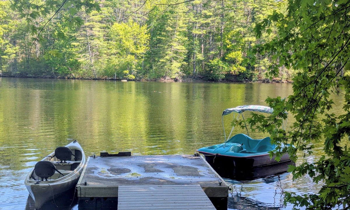 Gardiner Cottage | Maine river escape: free kayaks, paddle boards, tennis, cute rabbits and fun!