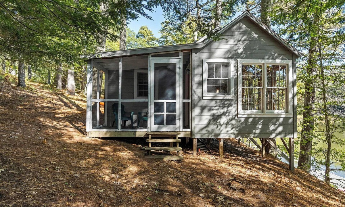 Woolwich Cottage | Maine summer dreams come true! Rustic 3-bedroom on the water with private dock