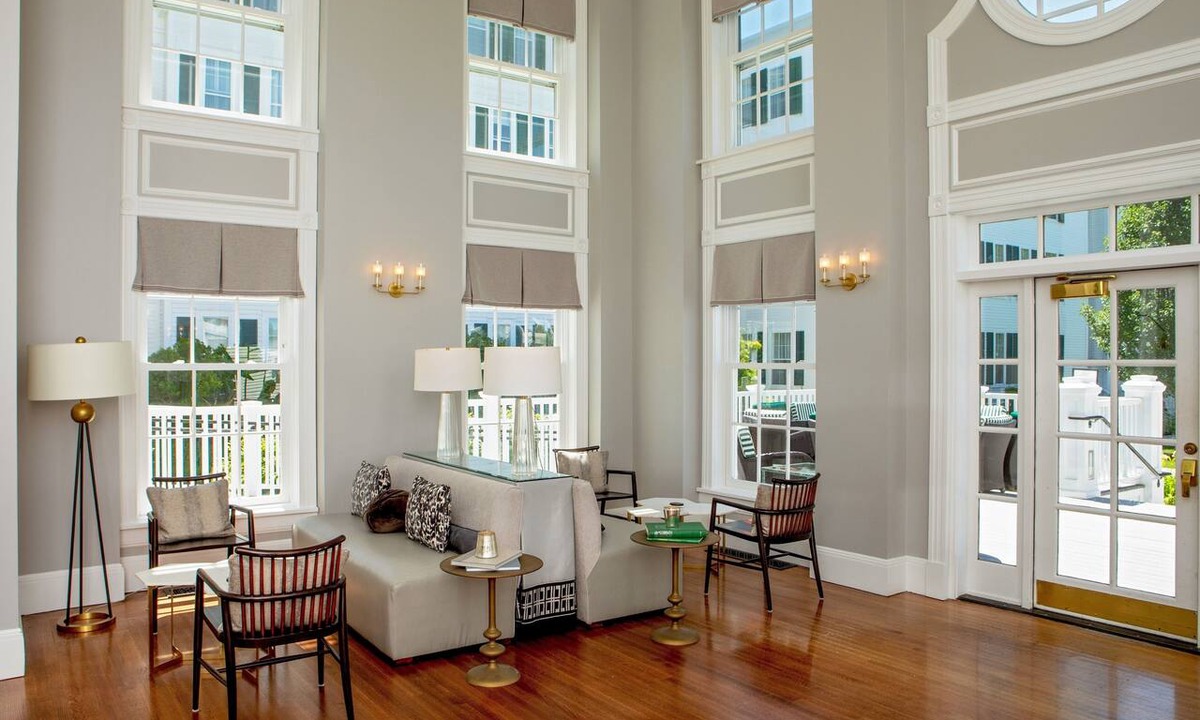 Manchester Apartment | Majestic Equinox | King Room + Mountain View