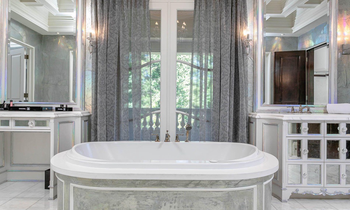 Sheridan House | Majestic Mansion: Ultra-Luxury Palace