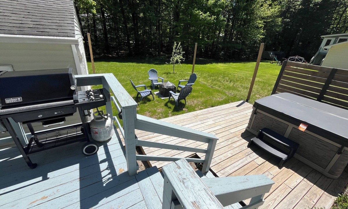Malletts Bay House | Malletts Bay Beach Access, Hot Tub, Sleeps 7/4BR