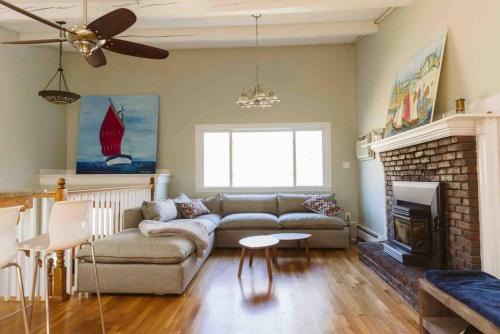 Manchester-by-the-Sea House | Manchester by the Sea|Outdoor Fireplace|King Bed