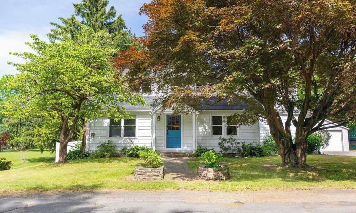 Kingston House | Maplewood Meadow: w/Hot Tub | 5 Mins to Kingston