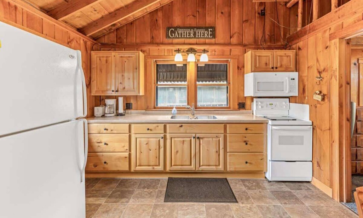 Brill Cabin | Marawaraden Summary:
