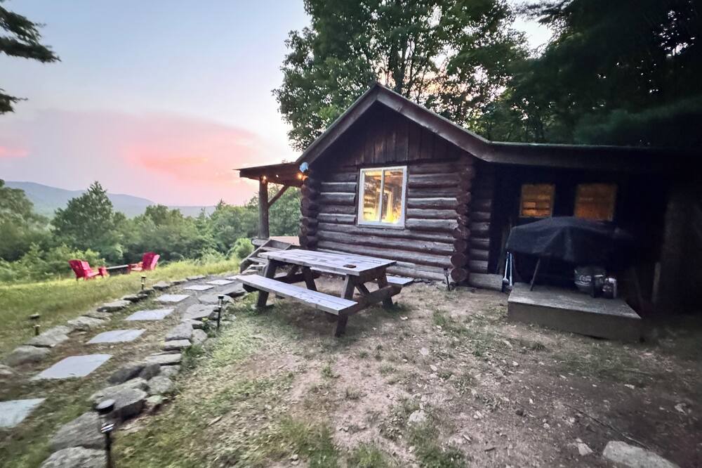 Johnsonville Cabin | Marvelous Off-Grid Log Cabin Getaway on Working Horse Ranch.