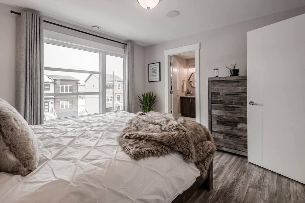 Halifax House | ☆ MASSIVE Duplex ☆ Luxury 3 Bedroom ☆