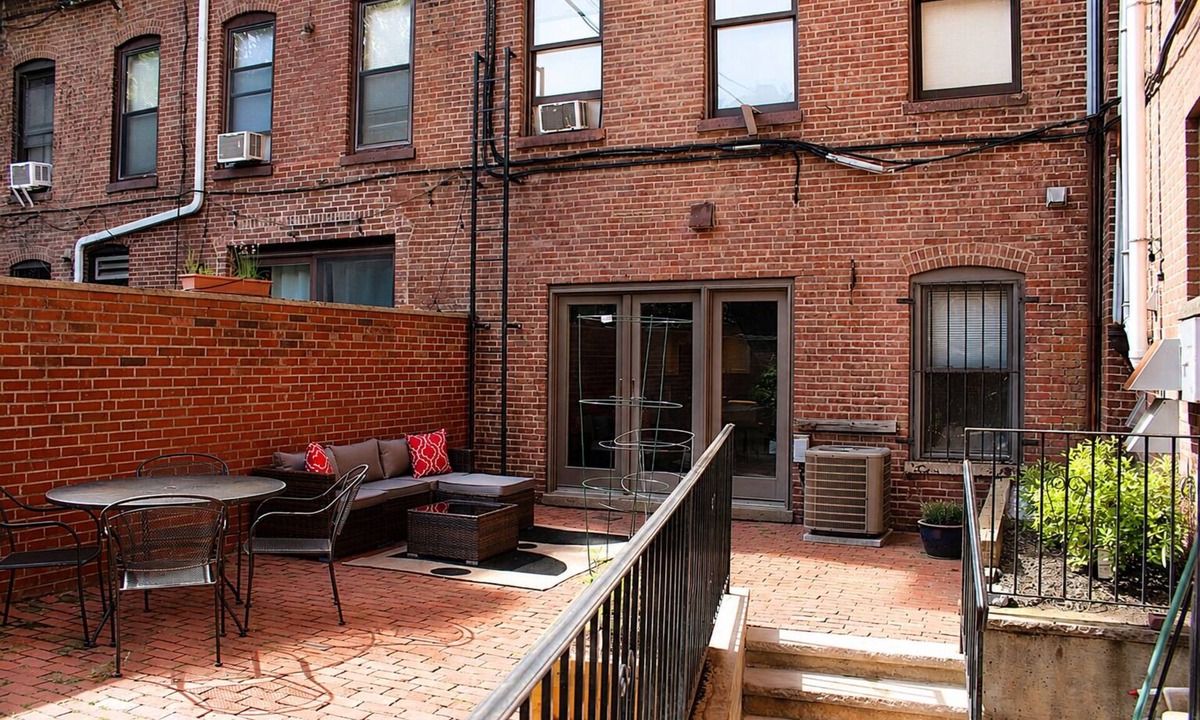 Columbus Apartment | Maverick Suites at 402 Columbus Ave