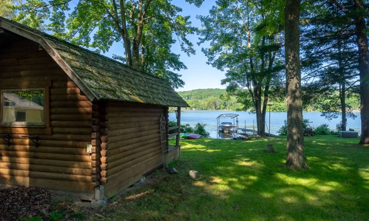 Bradford Cottage | Memory Island on Lamoka