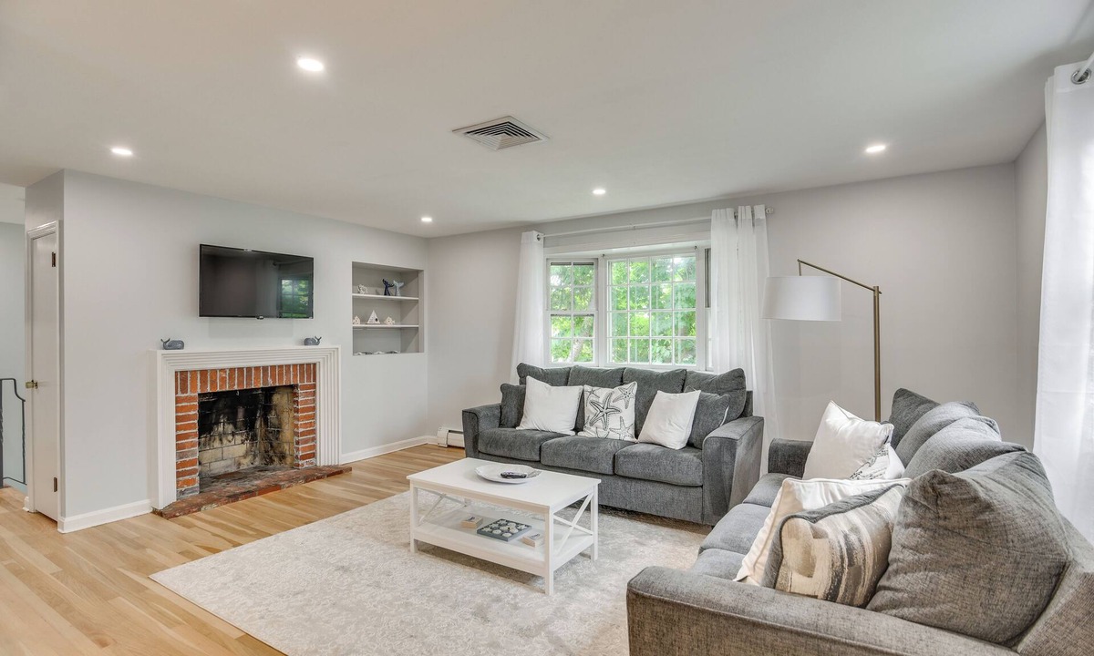 Newport East House | Middletown Vacation Rental: 2 Mi to Beach!