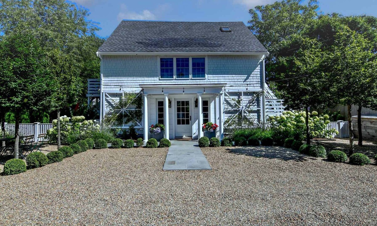 Edgartown House | Mill's End: Charming In-Town Retreat