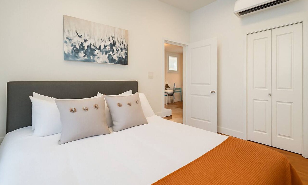 Corn Hill House | Modern 1BD/1BA apartment in the heart of Cornhill featuring high-speed WiFi, smart TV, and a fully equipped kitchen. Perfect blend of comfort and convenience in one of Rochester’s most charming neighborhoods.