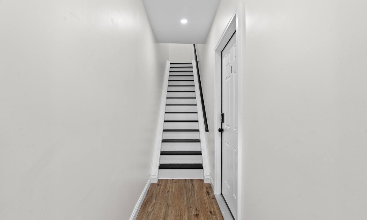 Primos Secane House | Modern 2 Bedroom 1 Bath Unit 2 Near Airport, Xfinity Arena And Eagles Stadium