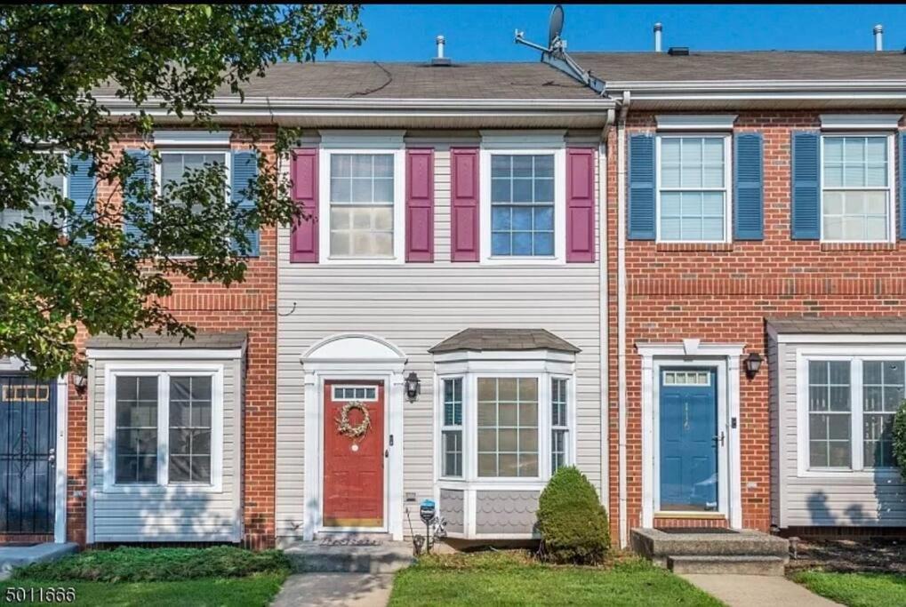 Newark Apartment | Modern 2- bedroom Townhouse in Gated Community