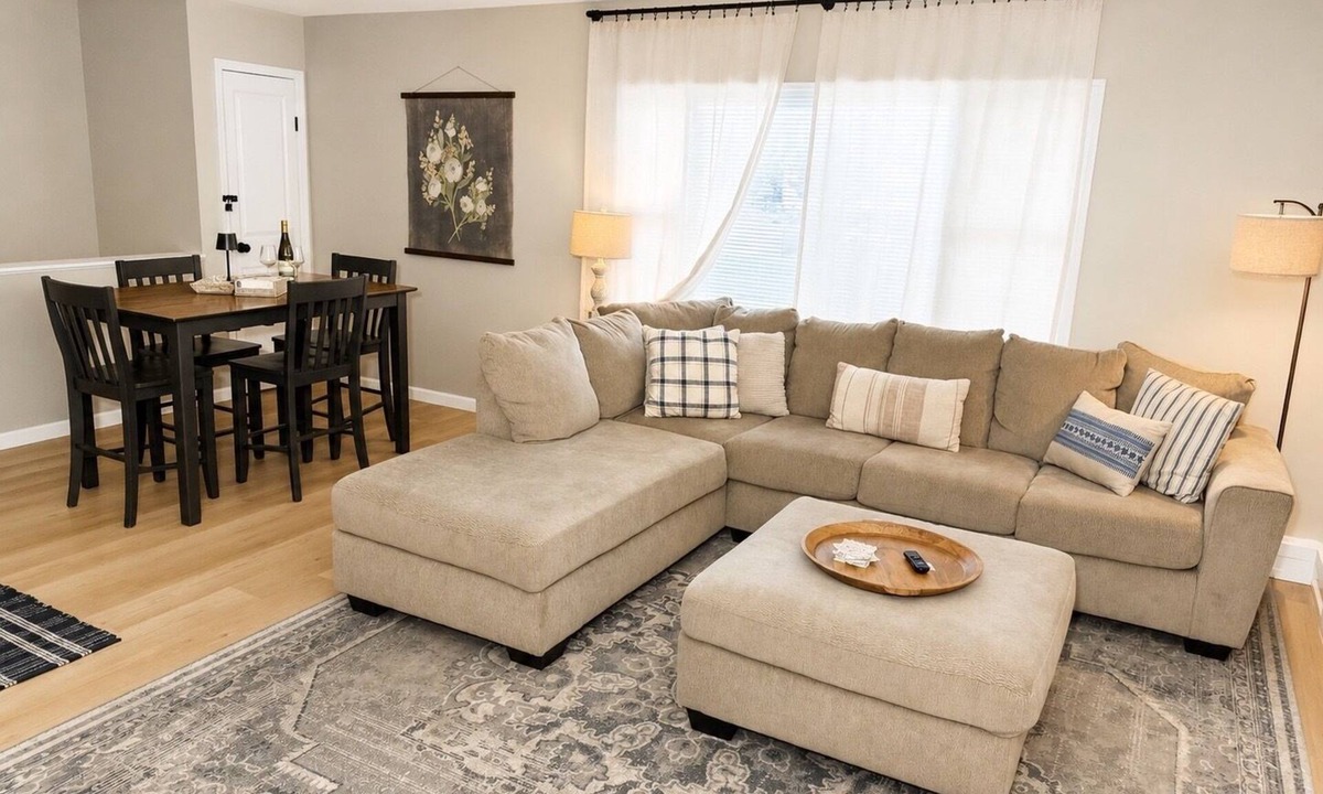 Scotia House | Modern 2BR - King - Parking - Kitchen - BBQ balcony - 500mbps Fios wifi
