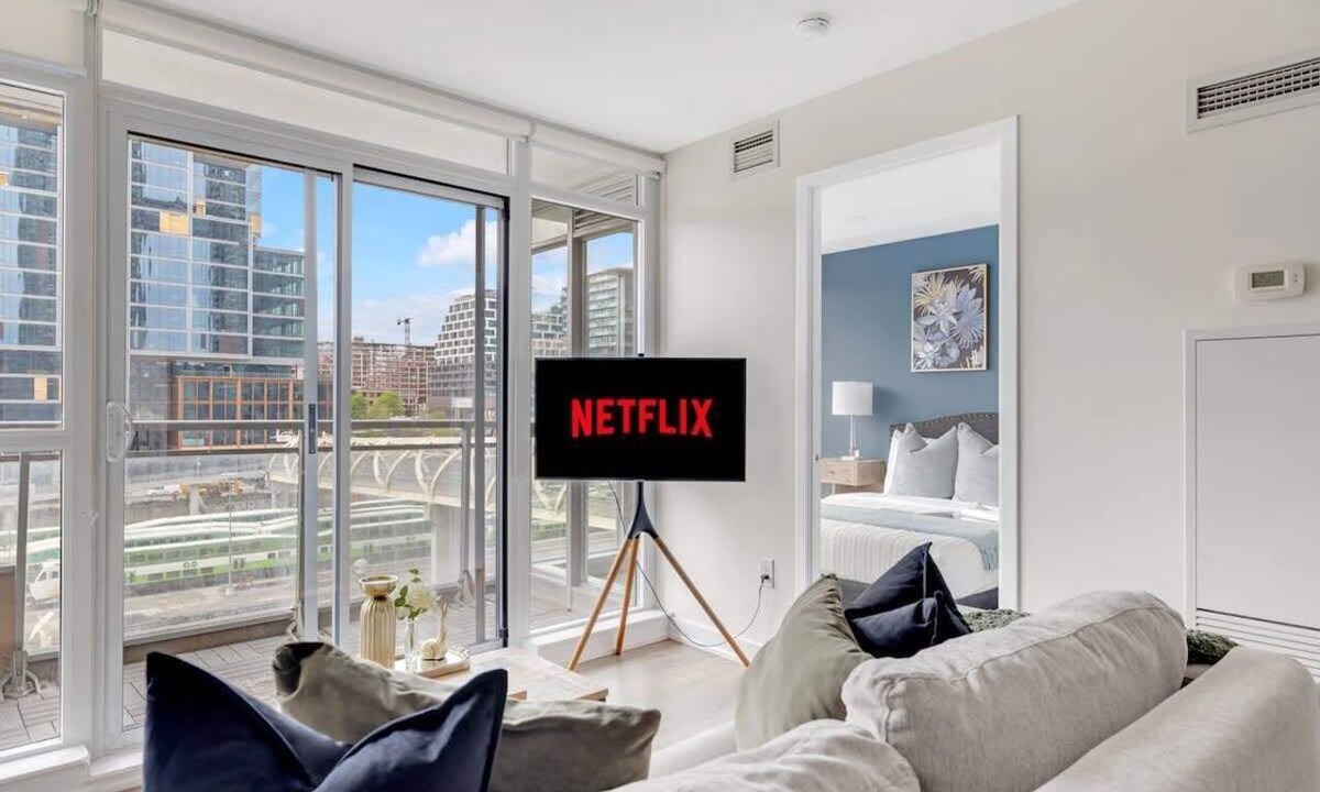 CityPlace Apartment | Modern 3BR Condo Heart of Entertainment District