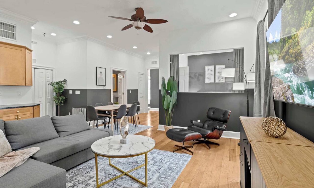 Old City Apartment | Modern 4BD Apt in the Heart of Old City