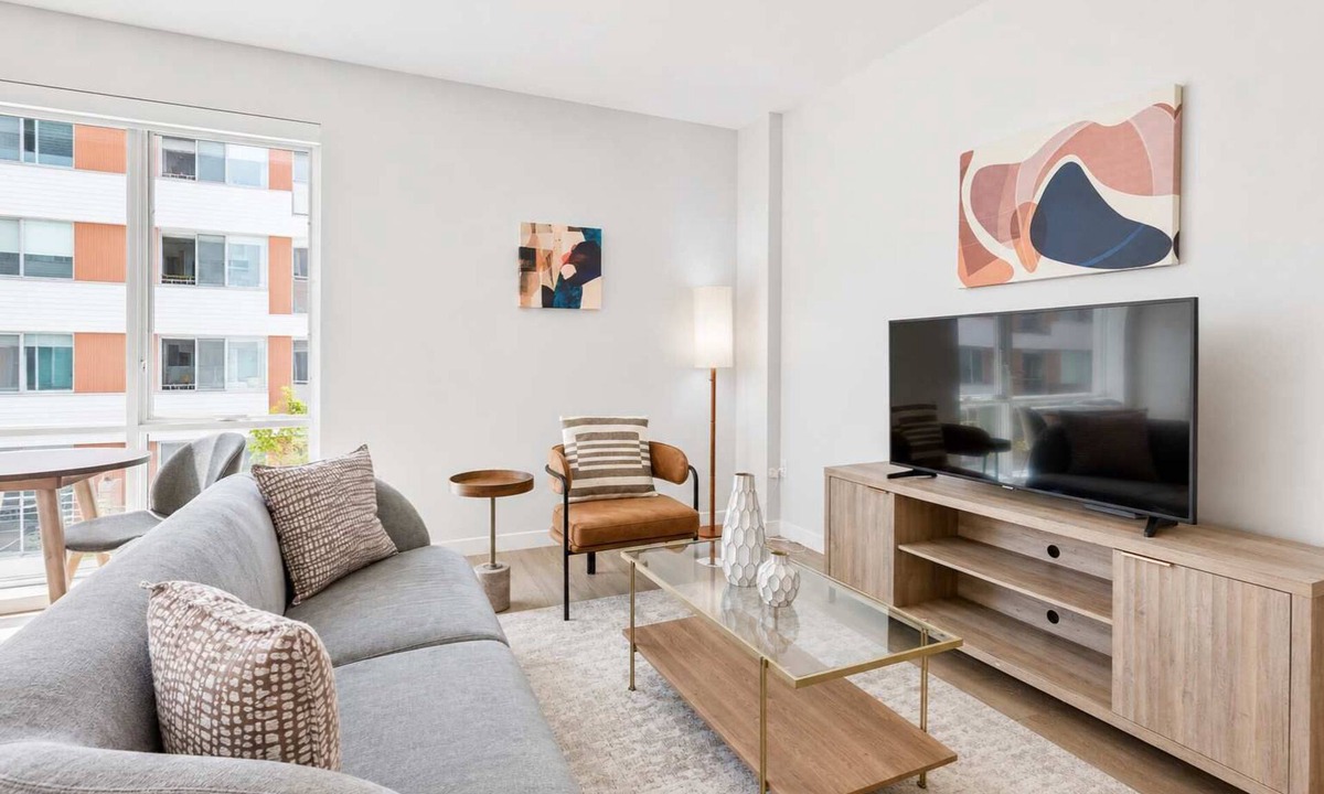 East Cambridge Apartment | Modern Apartment | Gym + Courtyard