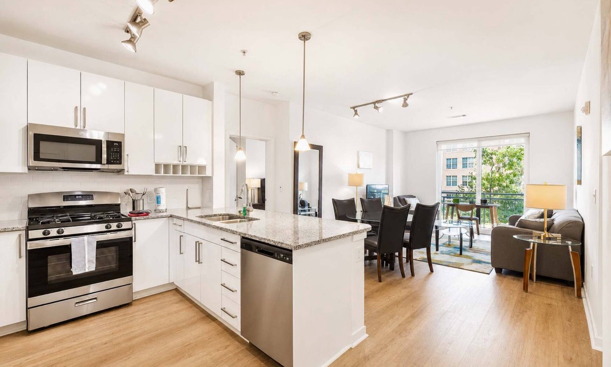 Downtown Apartment | Modern Apt Downtown with Pool