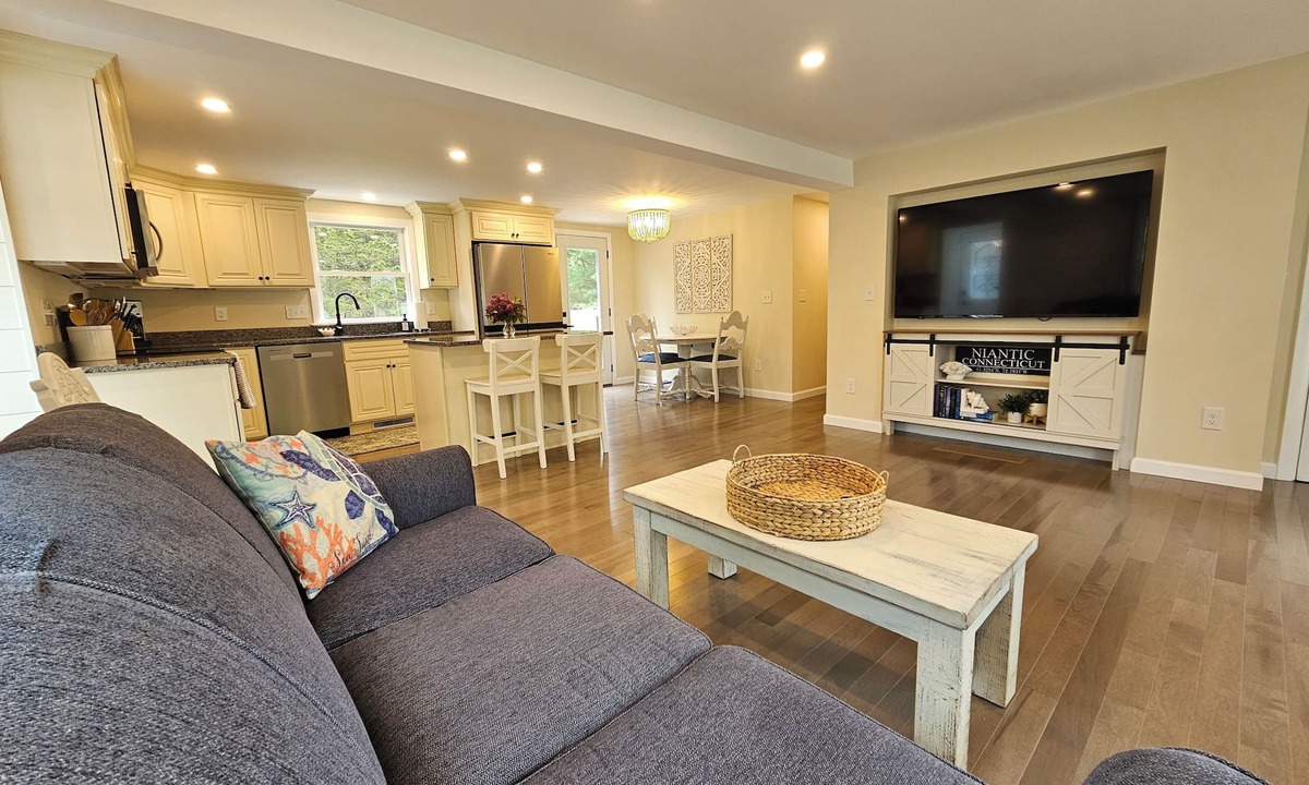 Niantic House | Modern Coastal Comfort Close to Beaches, Boardwalk, and Downtown Niantic