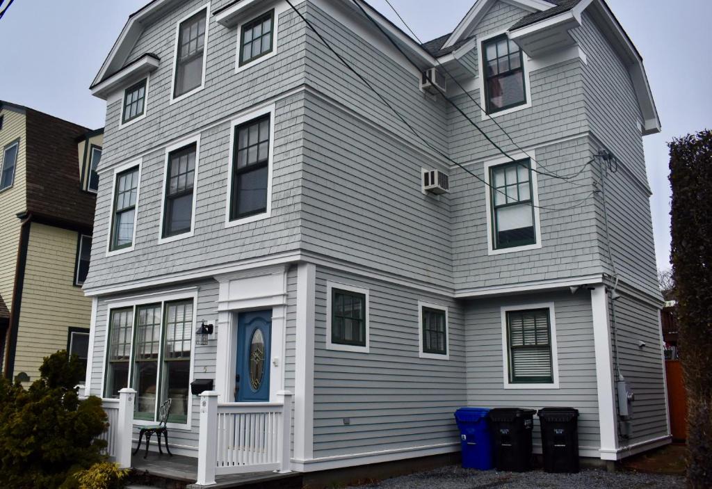 Yachting Village House | Modern Cottage Downtown NPT-Waites Wharf Cottage RE05618-STR