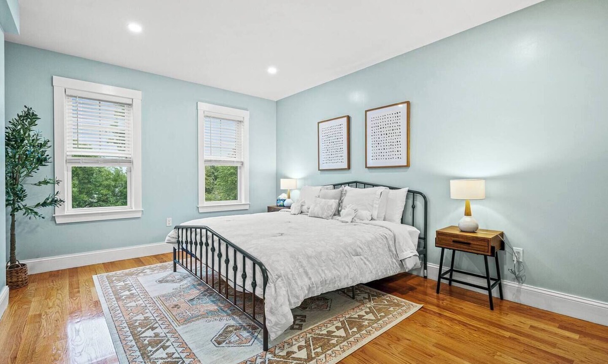 Dorchester Apartment | Modern Cozy 3BR-2BA Apt Near T