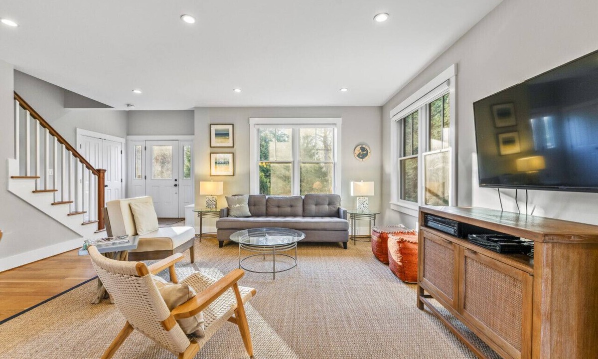 Tisbury House | Modern Family Home Walkable to Town