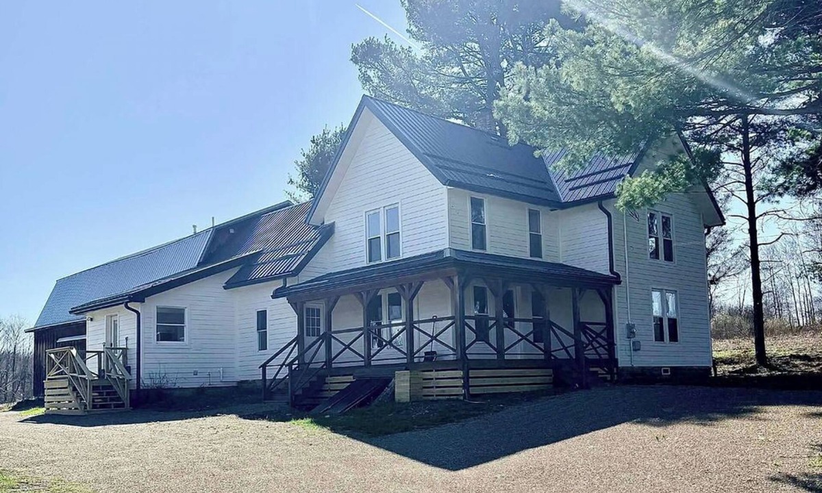 Ashville House | Modern Farmhouse | Firepit | Stocked Trout Stream | 2 Suites