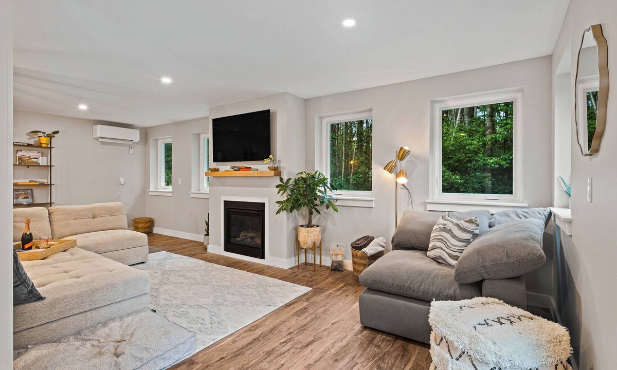 Saco House | Modern Gem on 15 Acres, 5 Mi to Old Orchard Beach!