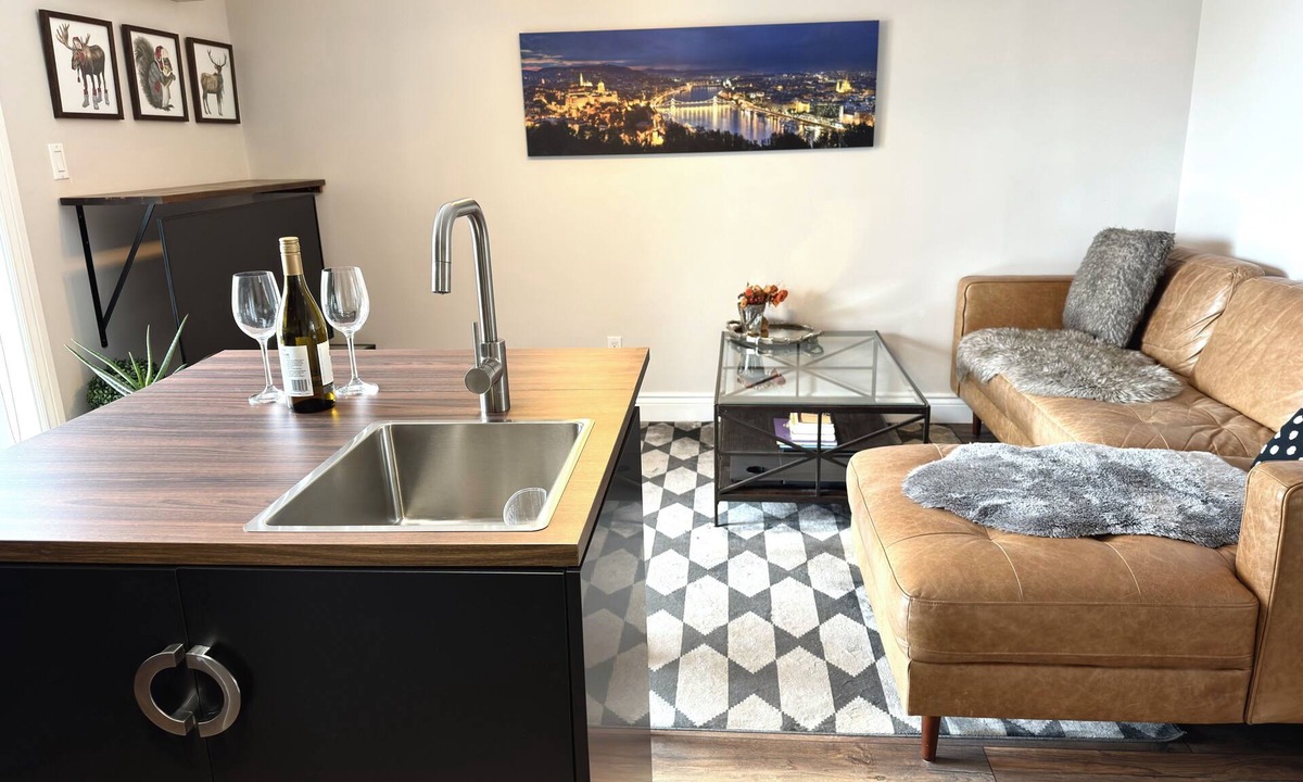Perth Apartment | Modern Heritage Oasis with Stunning Tay Basin & Fountain View