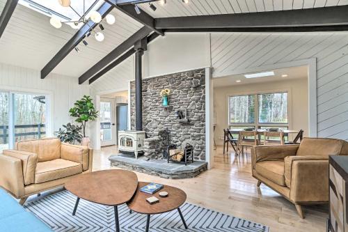 Parksville House | Modern Hideaway w/Deck + State Forest Access