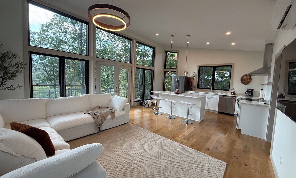 Whitehall House | Modern Lake House with Huge Glass Windows