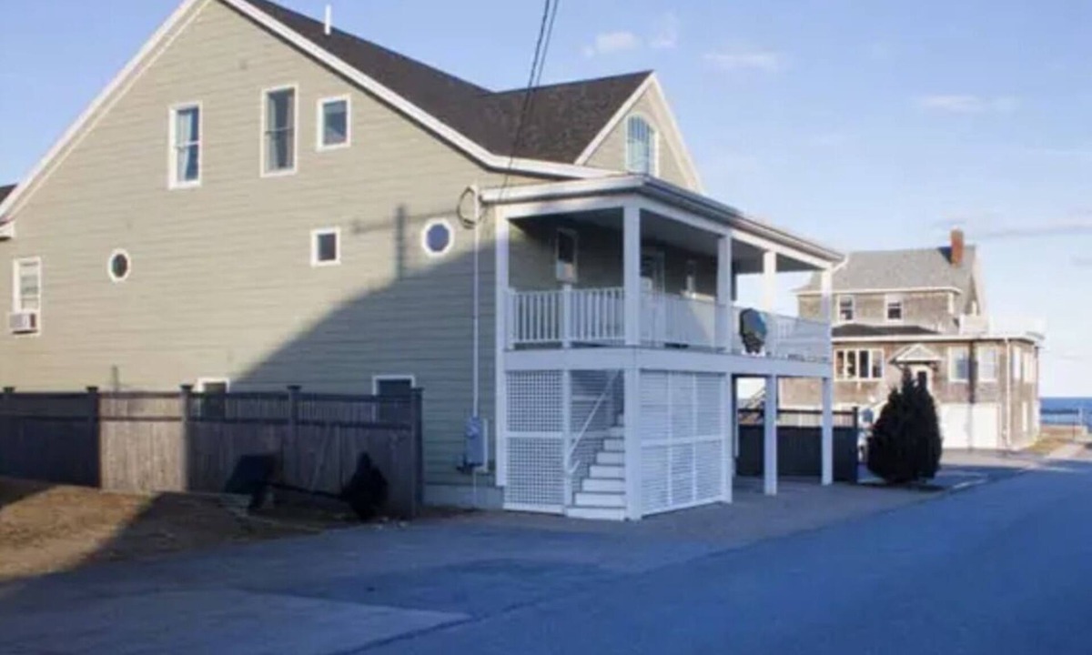 Wells Beach House | Modern luxury home steps from Wells Beach