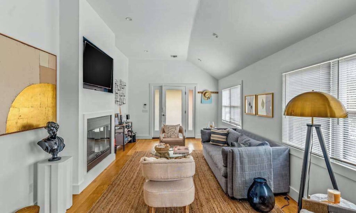 Pipes Cove House | Modern on 9th in Greenport