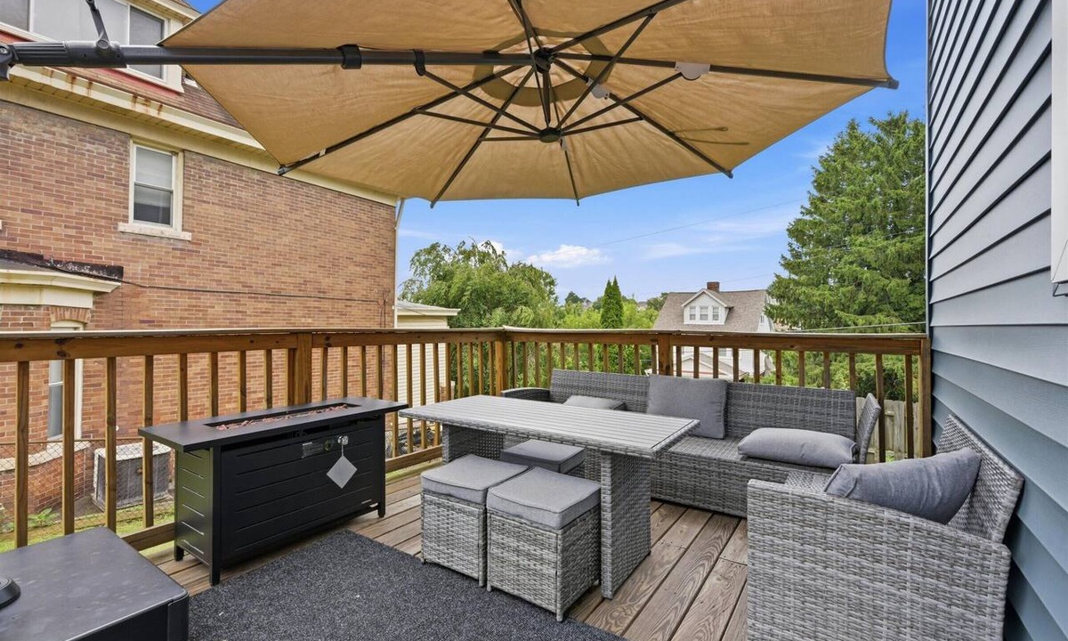 Mount Washington House | Modern Pet-Friendly 2BR - Yard, Deck & Parking