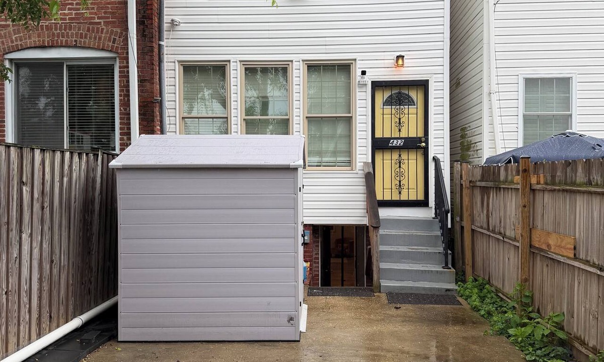 Kingman Park Apartment | Modern Private Suite Near Capitol Hill & RFK. private entrance