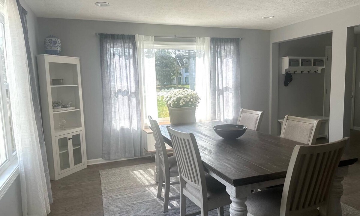 Hudson House | Modern Retreat Near Cuyahoga Valley Bright & Spacious