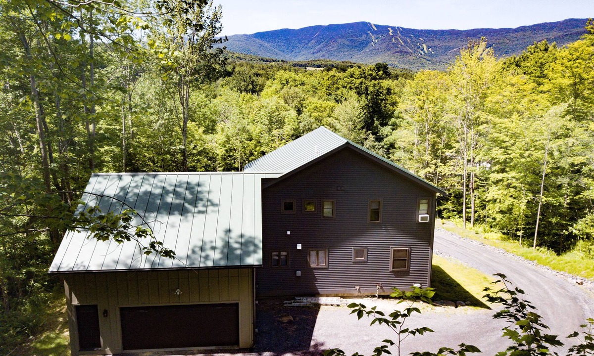 Waitsfield House | Modern Retreat with Apartment and Mountain Views!