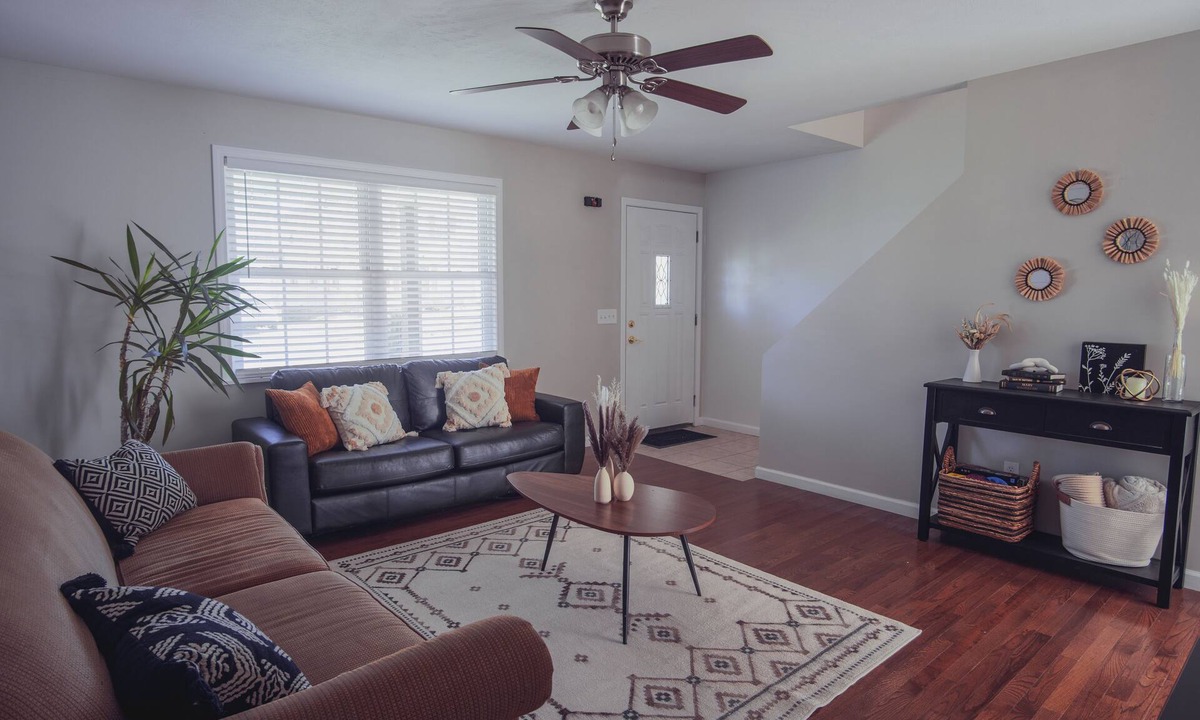 Erie House | Modern Spacious Home- 4BR, quiet, center of Erie!